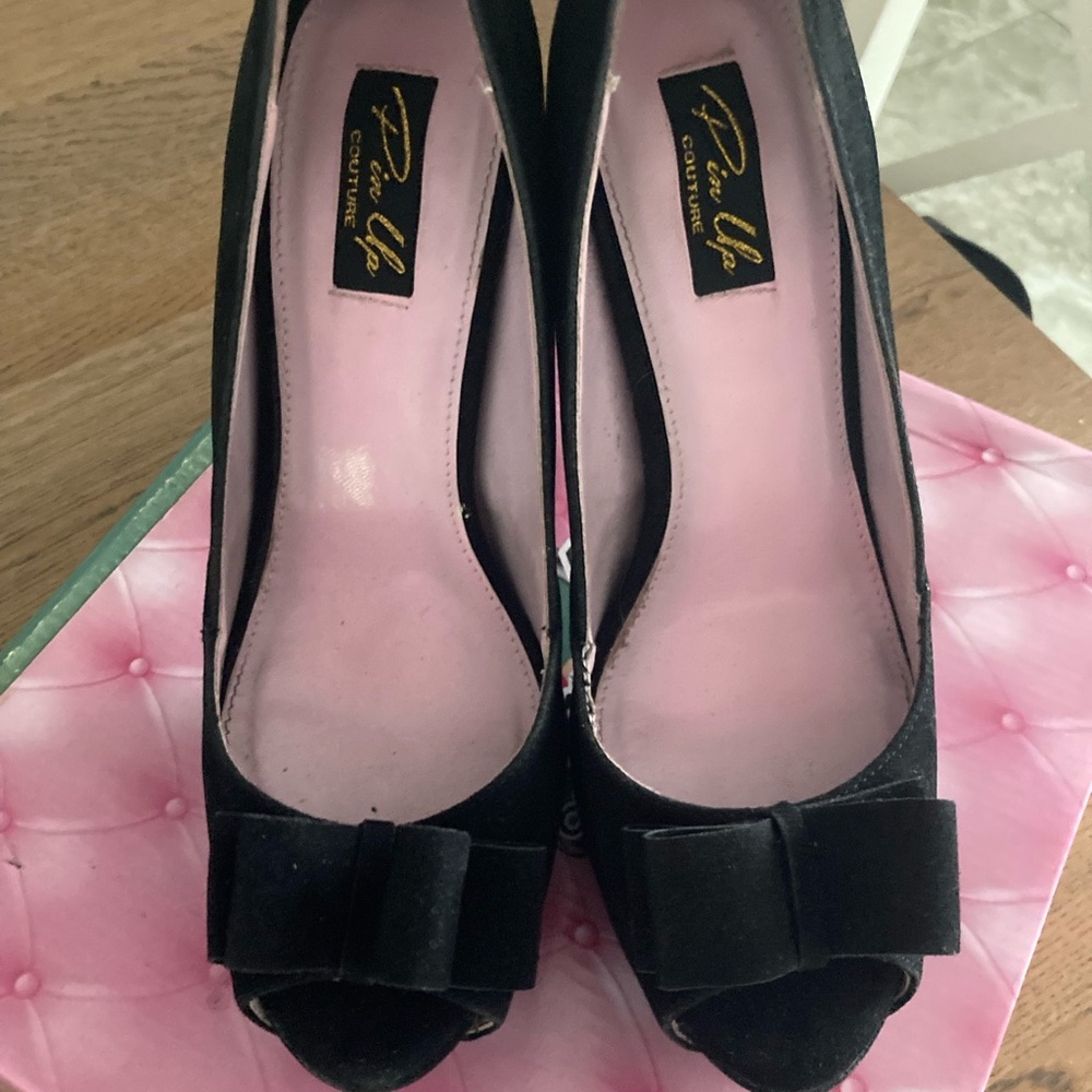 Pinup Couture Elegant Black Bow Heels